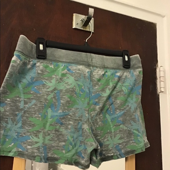 LAST CALL! Shorts perfect for the Beach, from LOL Vintage - Picture 3 of 3